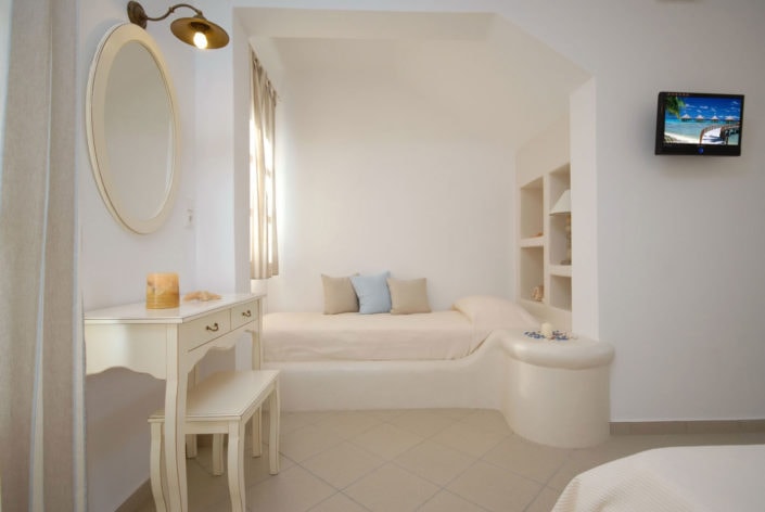 naxos glyfada natural studios interior