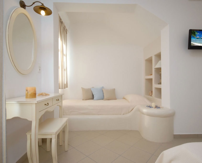 naxos glyfada natural studios interior