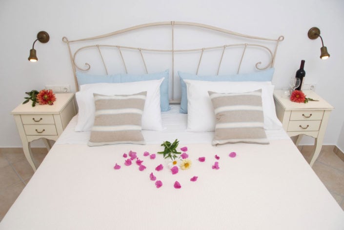 romantic studio bed glyfada naxos